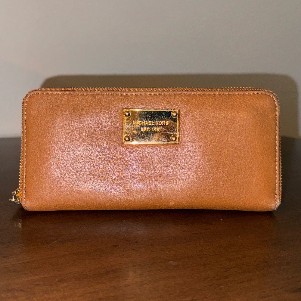 Michael Kors Leather Jet Set Full Zip Around Wallet